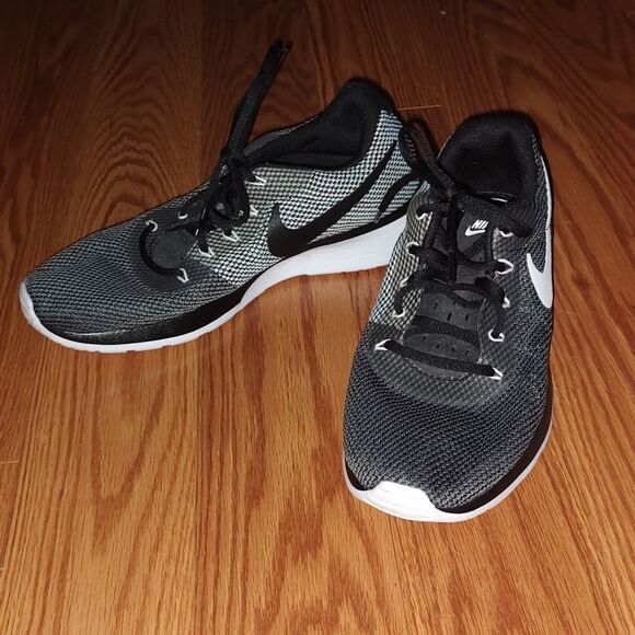 Nike Tanjun Racer 921669-002 Black White running sneakers Sz 8.5 - Picture 1 of 8
